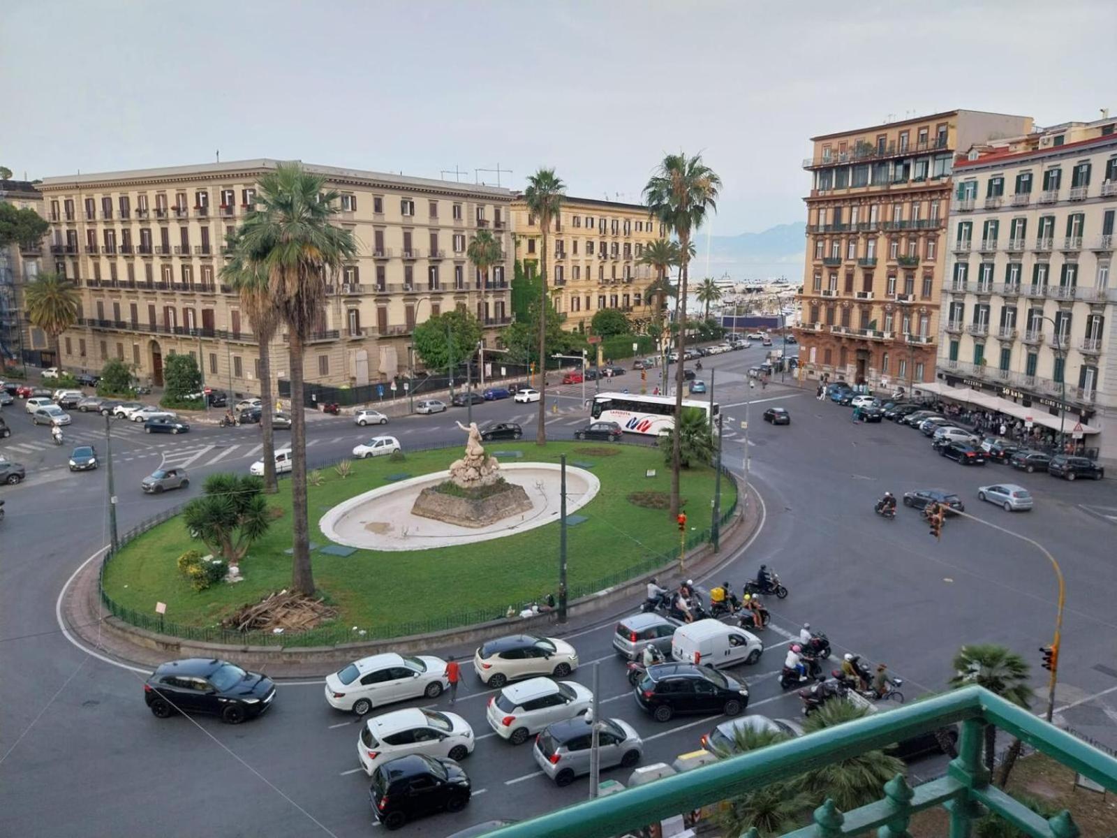 B&B Lungomare Sannazzaro Napoli Bagian luar foto